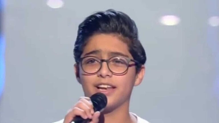 نجم (ذا فويس كيدز) معاذ عيسى يفتح رأس زميله ويكسر جمجمته بطريقة مروعة! معاذ عيسى يكسر جمجمة صديقه watanserb.com