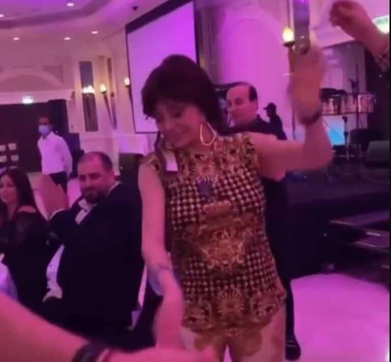 نبيلة عبيد تؤدي وصلة رقص في دبي watanserb.com