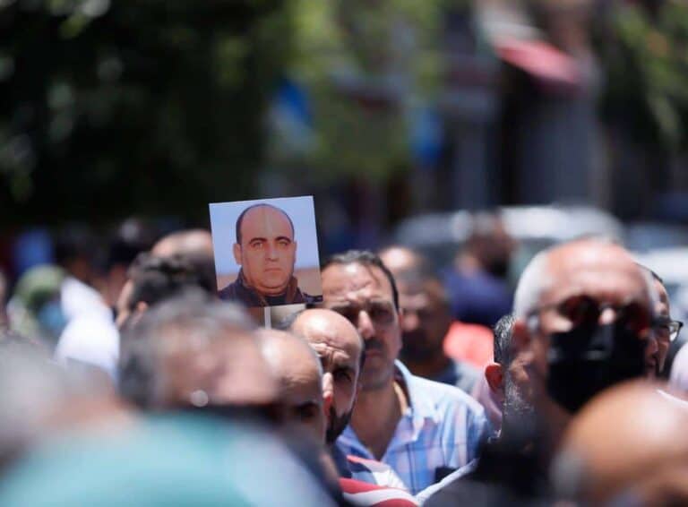 نزار بنات watanserb.com