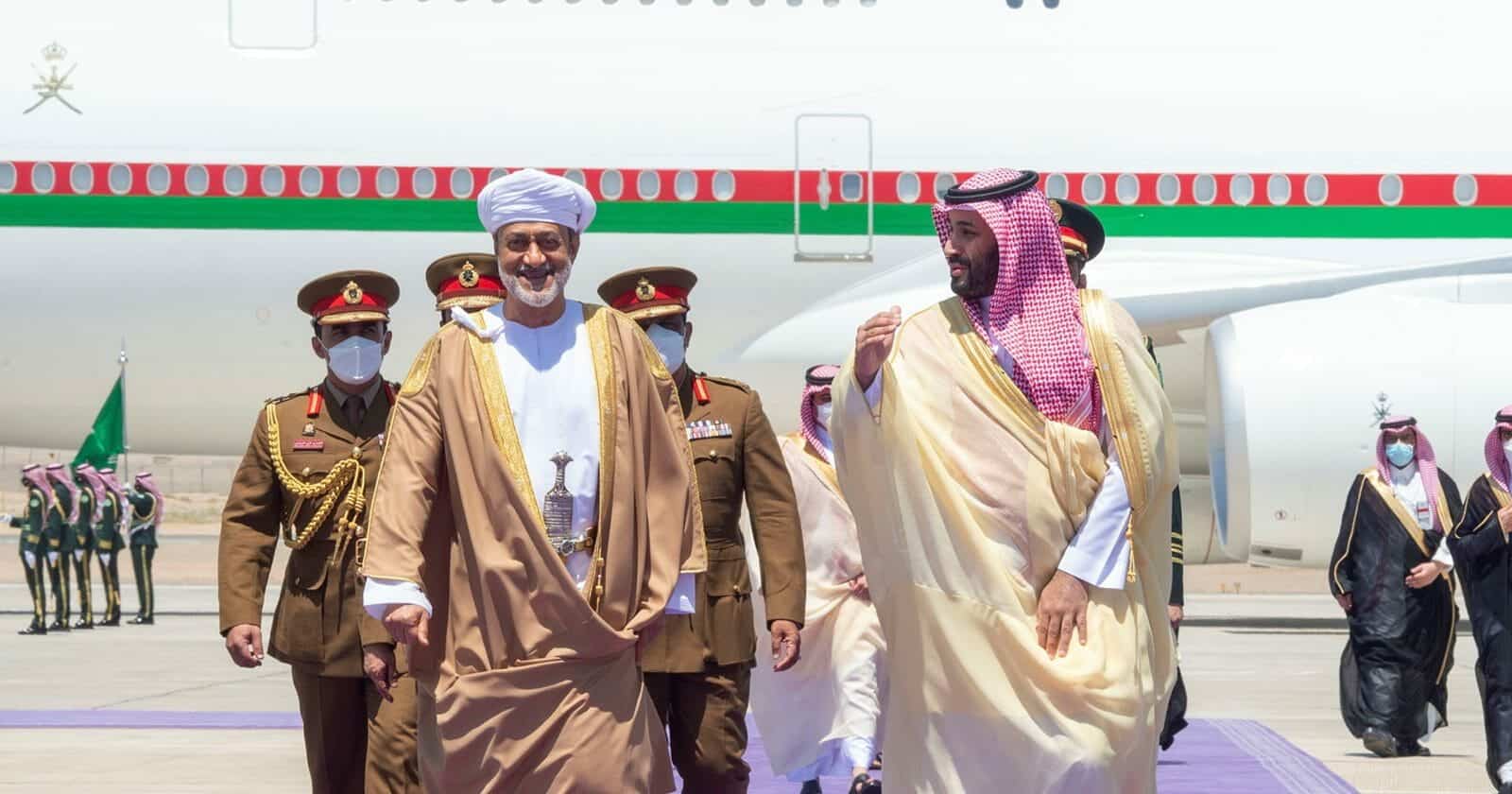 محمد بن سلمان يتابع نهائي يورو 2020 برفقة السلطان هيثم بن طارق (شاهد) هيثم بن طارق ومحمد بن سلمان watanserb.com