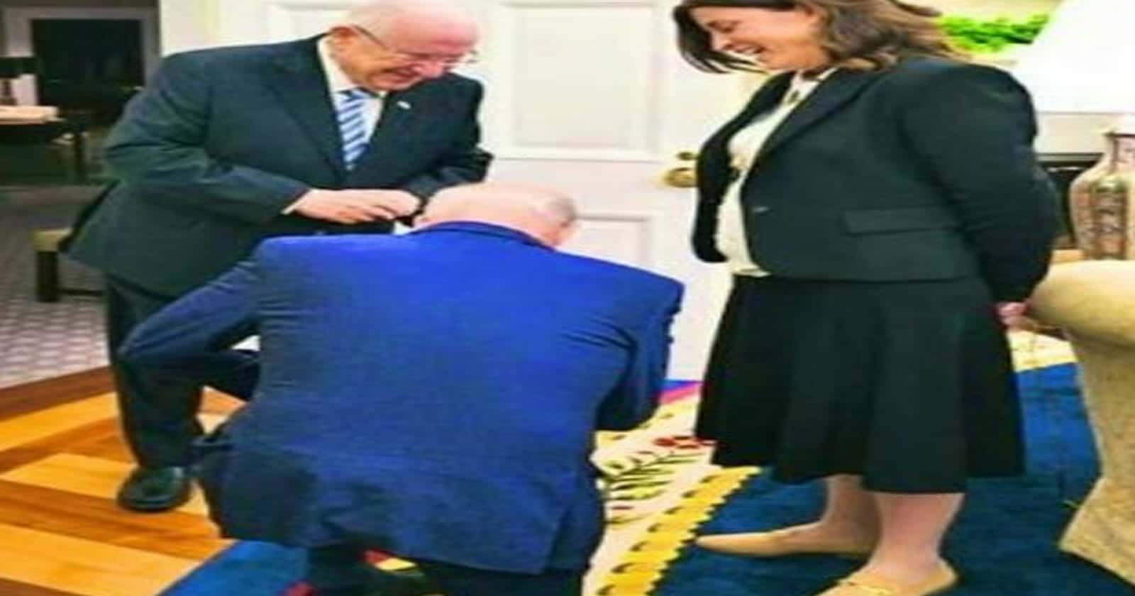 صورة بايدن راكعاً أمام مسؤولة إسرائيلية بارزة تثير ضجة (شاهد) بايدن ومسؤولة إسرائيلية watanserb.com