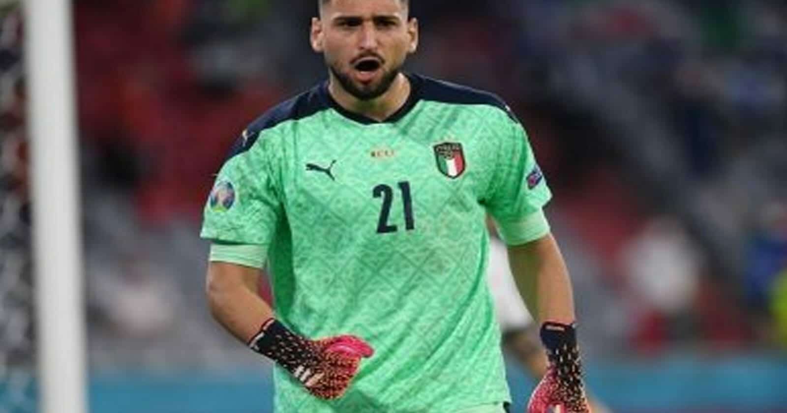 حارس إيطاليا “دوناروما” يرتدي قفازات “المسامير”.. تعرف على سر ارتدائه؟! دوناروما وقفازات المسامير watanserb.com