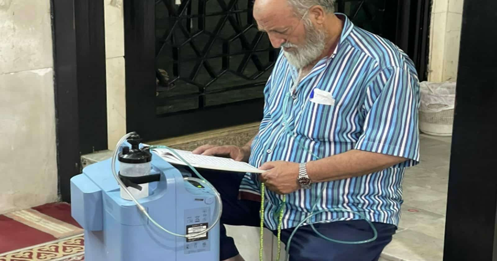 لبناني يلجأ إلى أحد مساجد بيروت لإنقاذ نفسه.. استعمل كهرباء “المسجد” لتشغيل جهاز الاوكسجين أزمة الكهرباء في لبنان watanserb.com