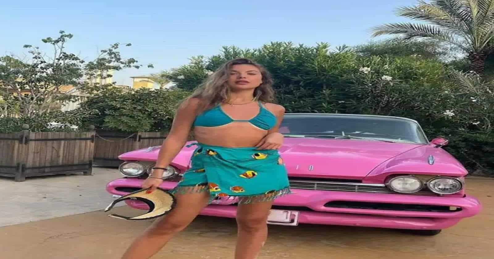 مايا رعيدي بالمايوه 