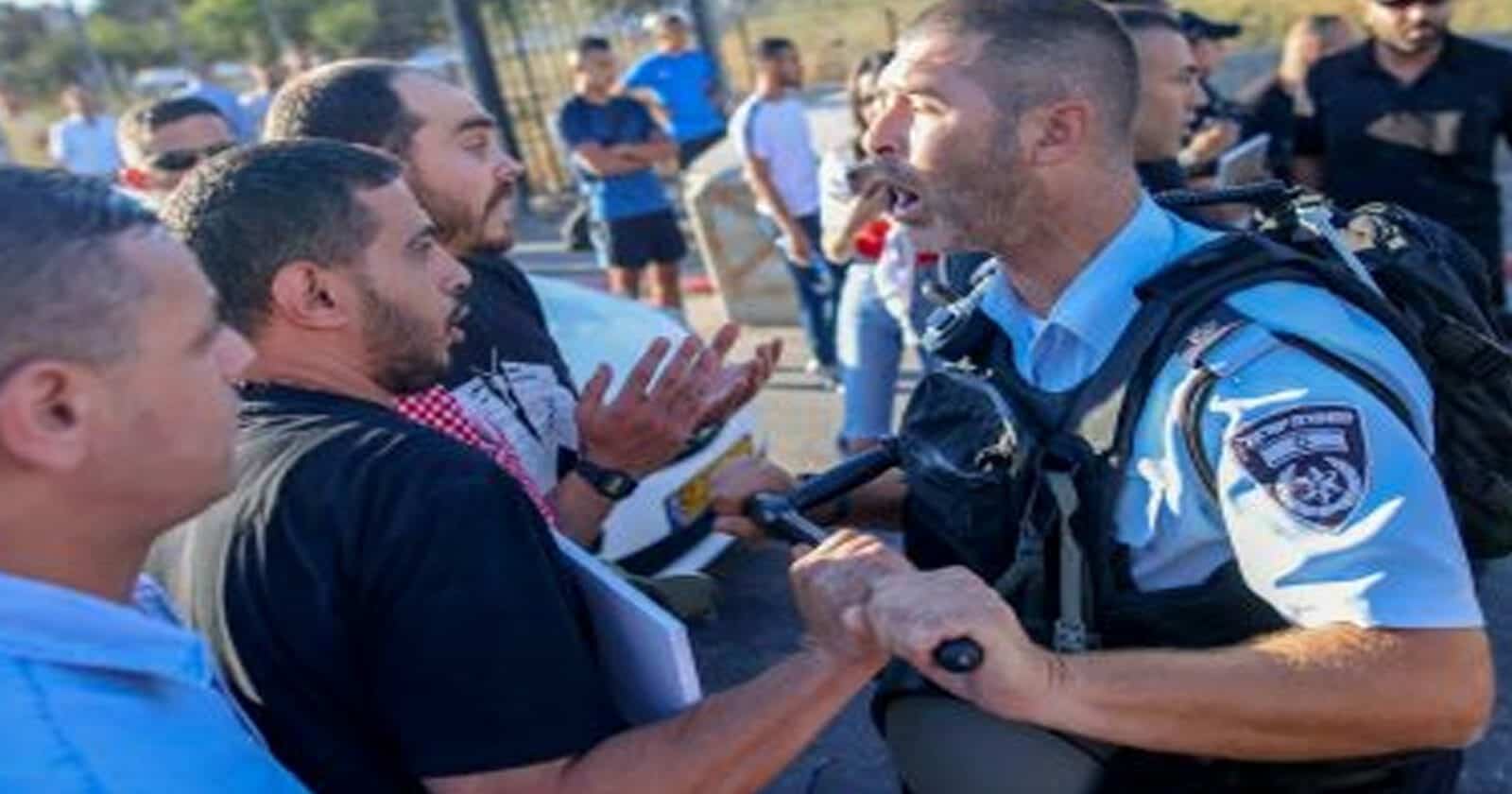 قوات الاحتلال تعتدي على المرابطات في الأقصى وتحاصر العشرات في المصلى القبلي (فيديو) الاعتداء على المرابطات في الأقصى watanserb.com