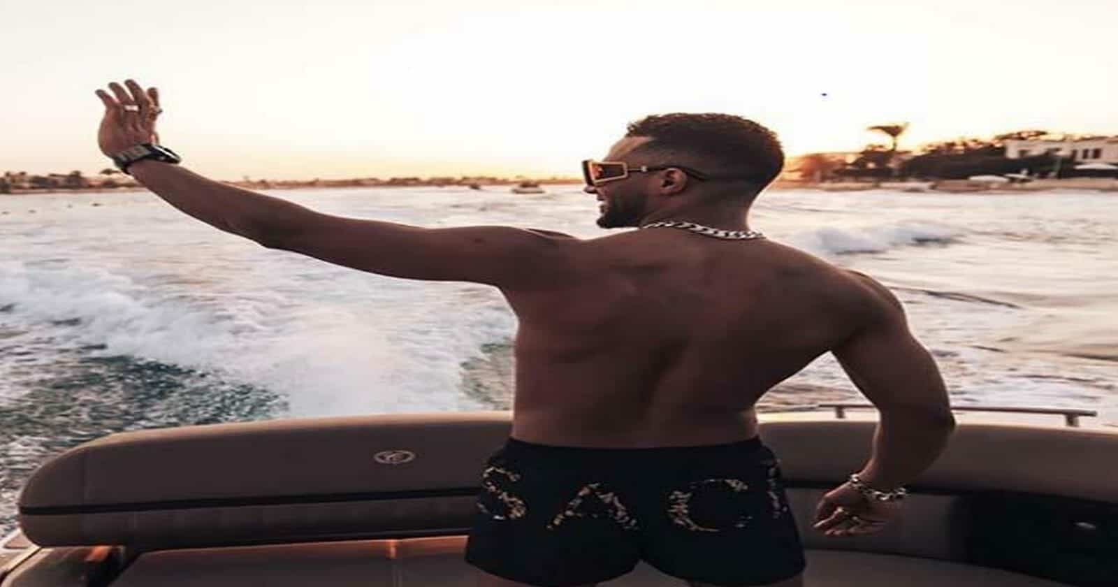 محمد رمضان على يخت 