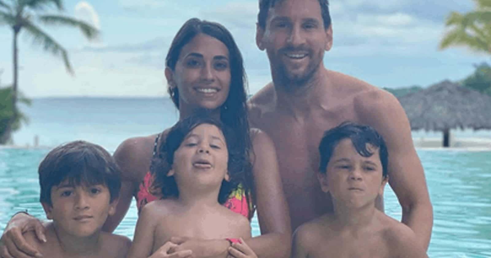 ميسي وزوجته وأولاده