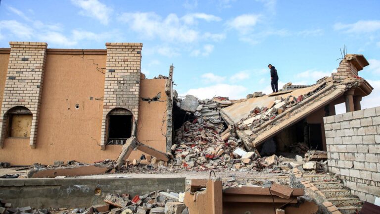 مستفيدون لا يريدون ليبيا مستقرة .. إليكم أسباب تعارض آمال إعادة الإعمار مع الواقع آمال إعادة إعمار ليبيا تتعارض مع الواقع على الأرض watanserb.com