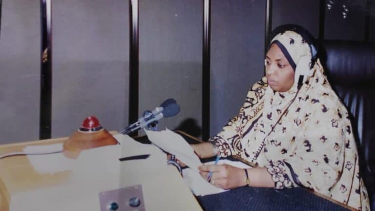 العمانية ليلى حارب watanserb.com