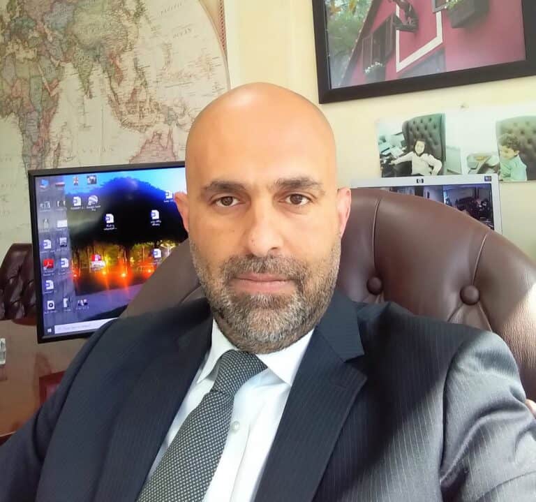 إقالة زيد النابلسي مطلب عام في الأردن بعد الإطاحة بالخضراء إقالة زيد النابلسي watanserb.com