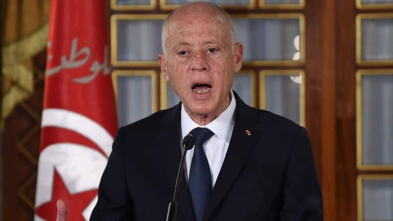 قيس سعيد ينقلب على البرلمان والحكومة watanserb.com