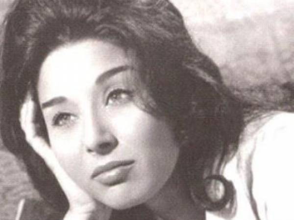 لبنى عبدالعزيز