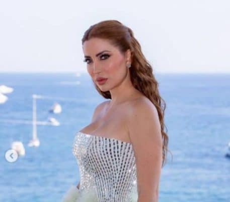 نسرين طافش تثير الجدل بصورتها أمام طائرة مروحية بـ(الهوت شورت) watanserb.com