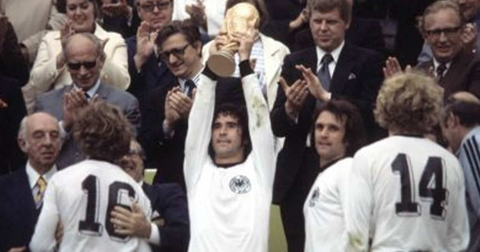 رحيل أسطورة كرة القدم الألمانية جيرد مولر بعد صراع مع المرض .. تعرف على مسيرته الكروية المذهلة وفاة جيرد مولر watanserb.com