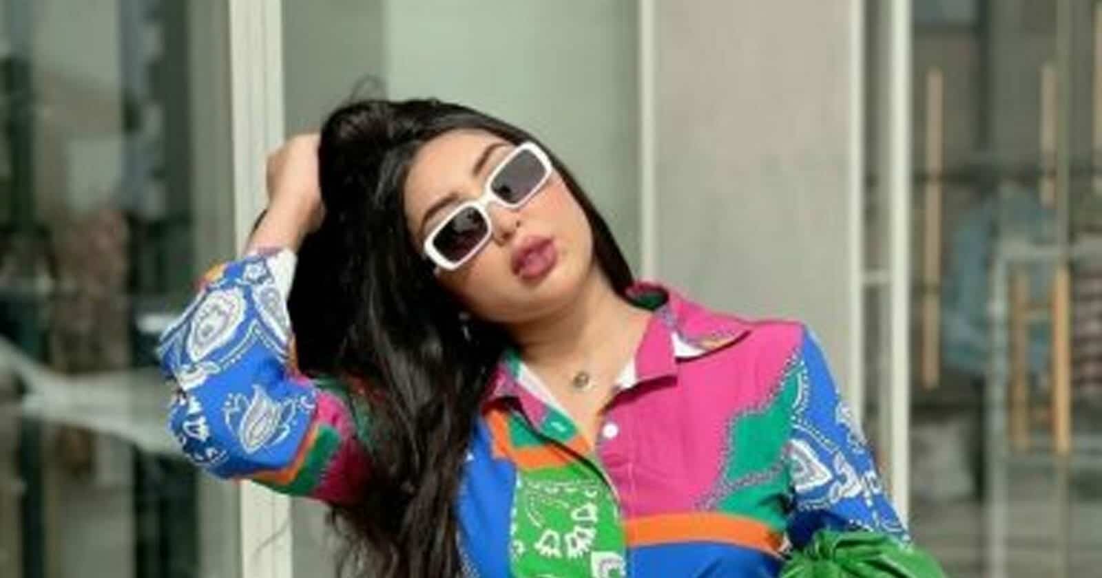 “بدّلتي وجهك!” .. دنيا بطمة تنشر صورة خاصة بيوم الجمعة والجمهور يهاجمها (شاهد) صورة دنيا بطمة watanserb.com