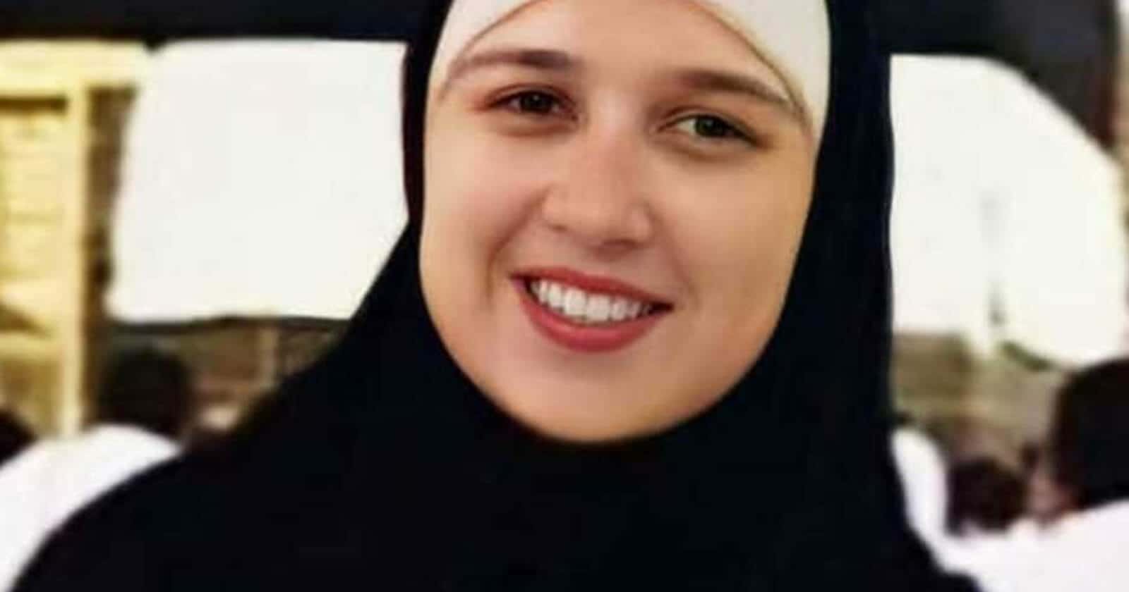 ياسمين عبد العزيز 