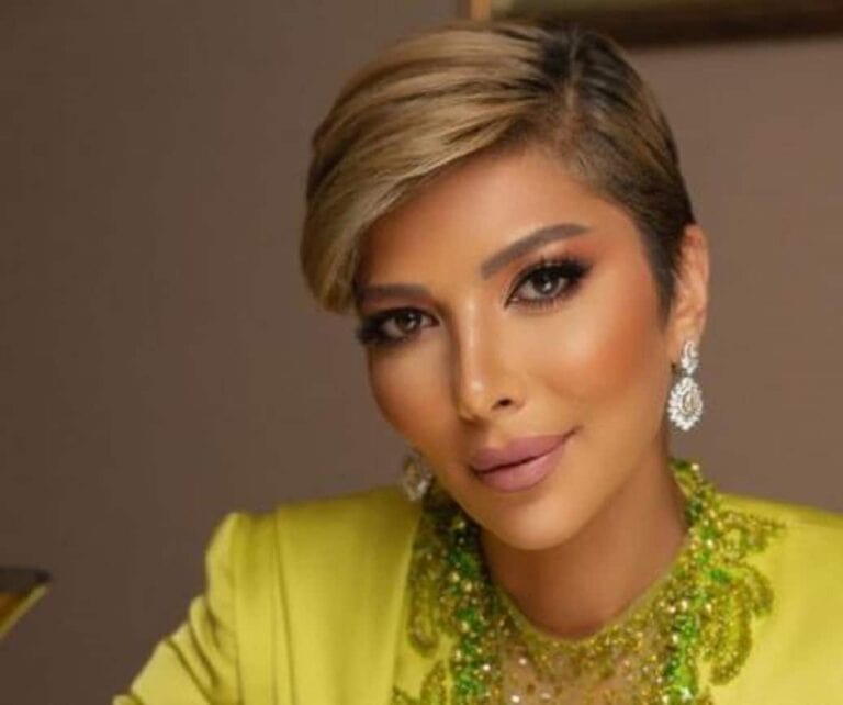 أصالة تخلع حذاءها على المسرح watanserb.com