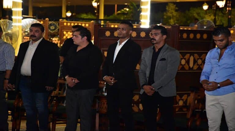 هذا ما فعله محمد رمضان في عزاء والدة زوجته وأثار الجدل (فيديو) الفنان محمد رمضان watanserb.com