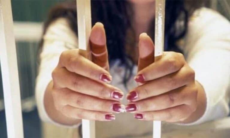 محاكمة كويتية لنشرها مقاطع فيديو خادشة watanserb.com