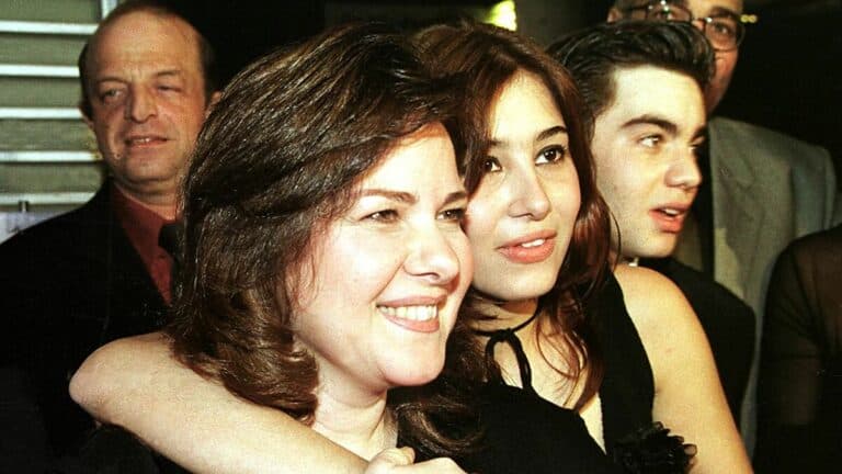 شبيهة دلال عبدالعزيز العراقية تلفت الأنظار بعد وفاة الفنانة المصرية (فيديو) شبيهة دلال عبدالعزيز العراقية تلفت الأنظار watanserb.com