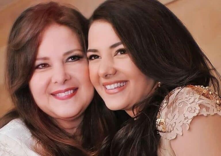 دنيا سمير غانم ووالدتها watanserb.com