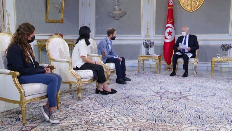 فيفيان يي مراسلة نيويورك تايمز تفضح قيس سعيد watanserb.com