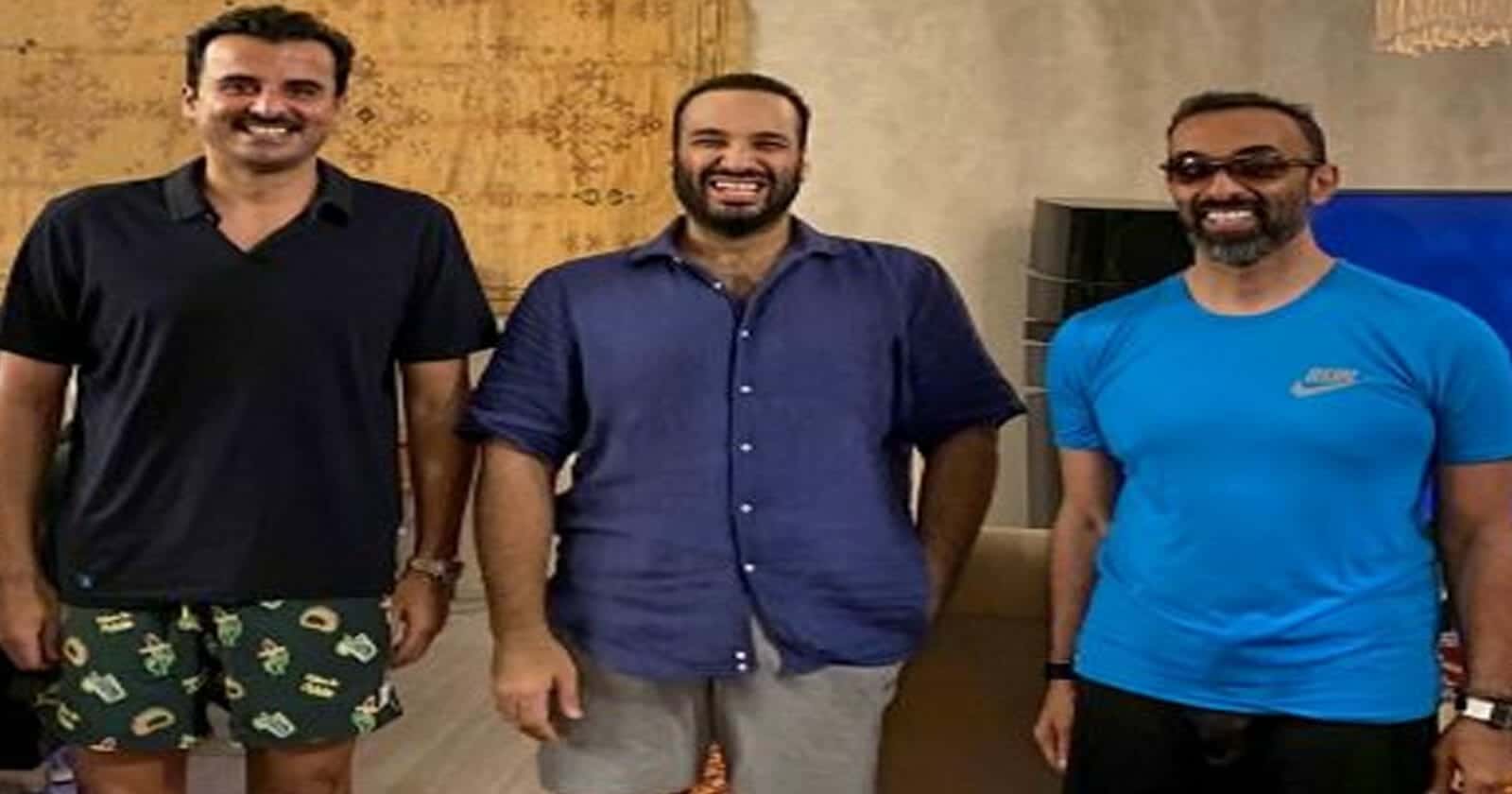 ولي العهد السعودي وأمير قطر وطحنون بن زايد معا بصورة “غير رسمية” على البحر الأحمر بن سلمان وأمير قطر وطحنون بن زايد watanserb.com