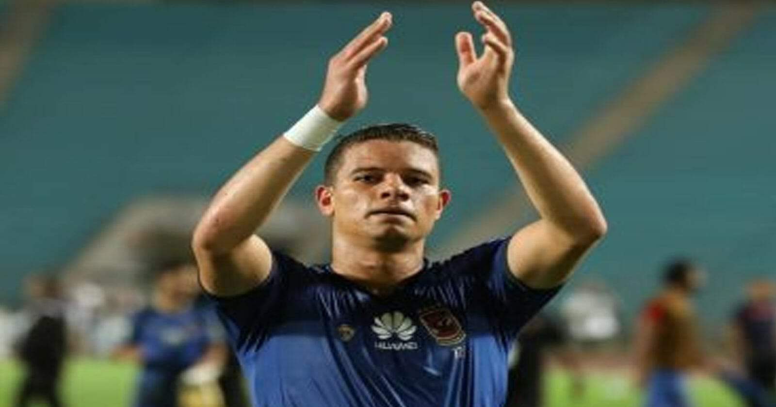 لحظات مؤثرة في وداع سعد سمير بعد قرار الرحيل عن الأهلي (فيديو) وداع سعد سمير watanserb.com