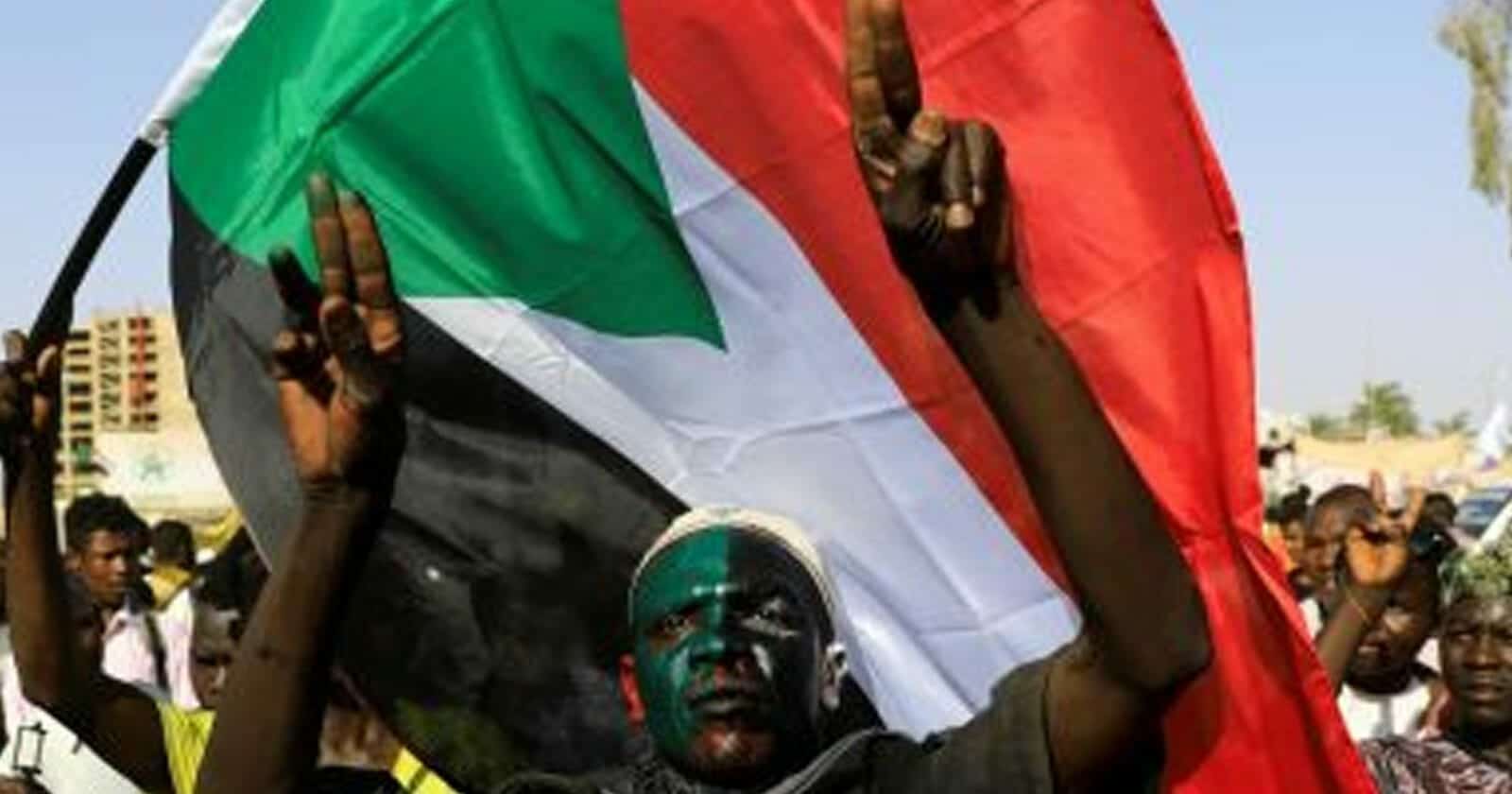 إسرائيل وأمريكا طلبتا من السودان مصادرة أموال حماس مقابل تعهدات بإنعاش اقتصاد الدولة مصادرة أموال حماس watanserb.com