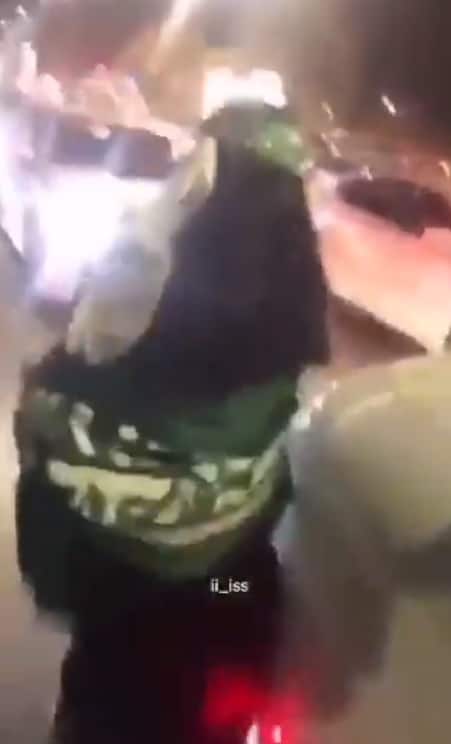 تحرش بفتاة ترتدي عباءة 