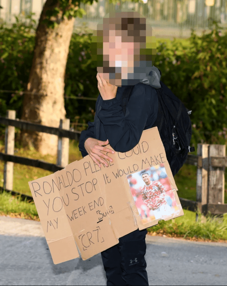 لافتة إنسانية 