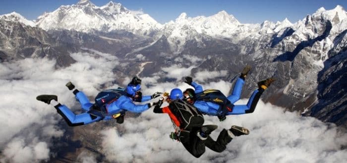 القفز بالمظلات في إيفرست، نيبال