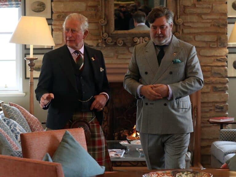 سعودي والوسام الملكي watanserb.com