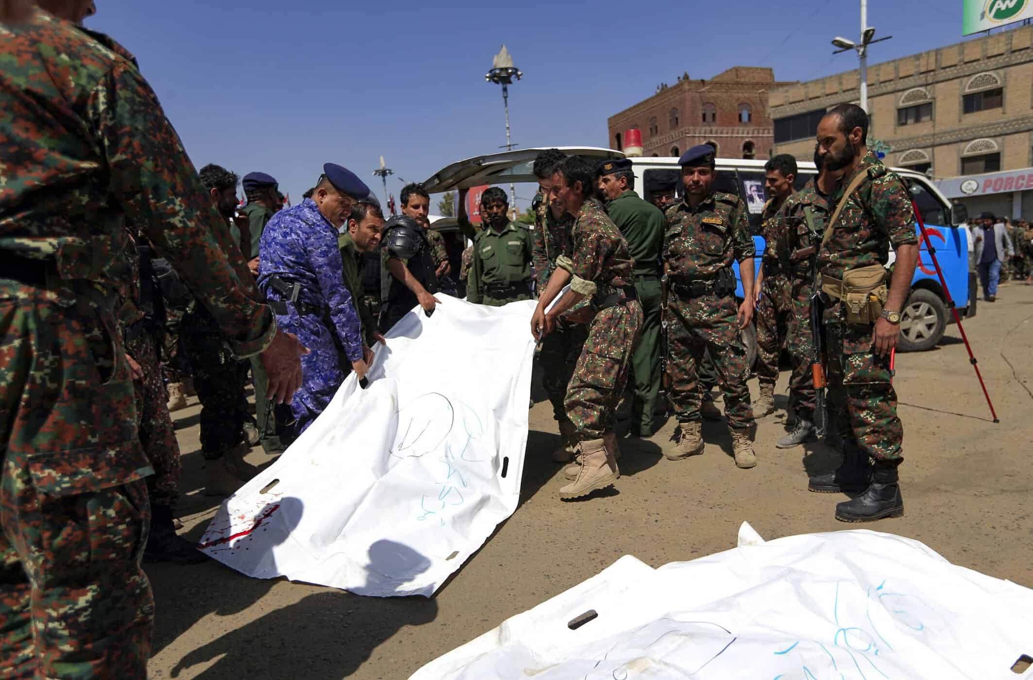 الحوثيون يعدمون 9 مواطنين