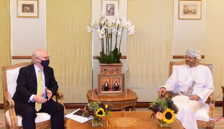 لقاءات دولية في مسقط watanserb.com