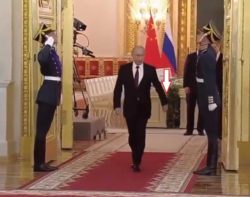 طريقة مشي بوتين تثير الجدل