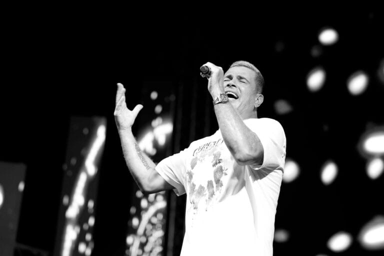 نائب أردني يطالب بإلغاء حفل عمرو دياب watanserb.com