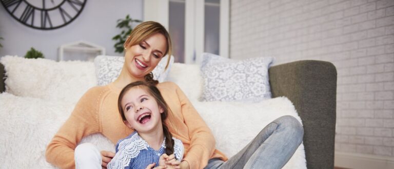 الفرح عامل مهم في نمو الأطفال watanserb.com