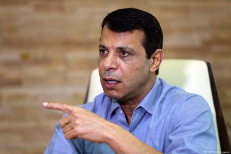 ما علاقة محمد دحلان؟! .. تفاصيل اقتحام الشرطة السرية في تونس الشركة التونسية للترجمة محمد دحلان وتونس watanserb.com