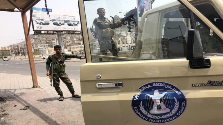 الإمارات تختطف رشيد العمودي watanserb.com