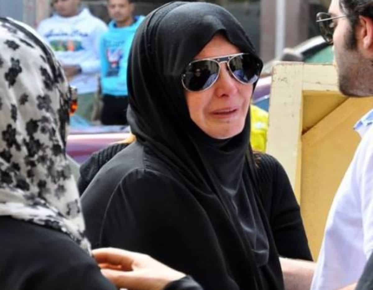 ميرفت أمين تنهار بعد وفاة دلال عبدالعزيز