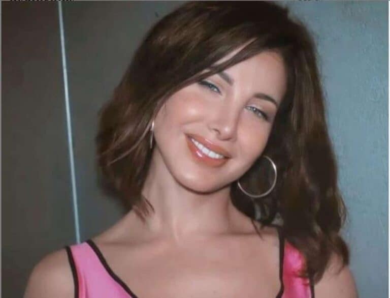 نانسي عجرم تركض بالهوت شورت على شاطئ البحر .. بدون حذاء أو مكياج! (شاهد) نانسي عجرم تركض بالهوت شوت على شاطئ البحر watanserb.com