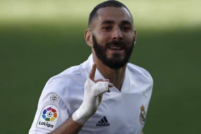 بنزيما والضمادات البيضاء watanserb.com