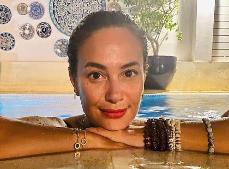 هند صبري تودع الصيف بجلسة تصوير على الشاطئ watanserb.com