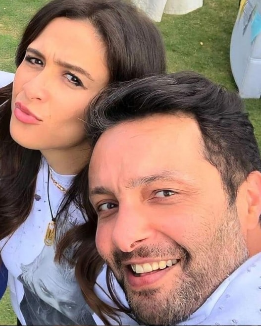 وائل عبدالعزيز وشقيقته