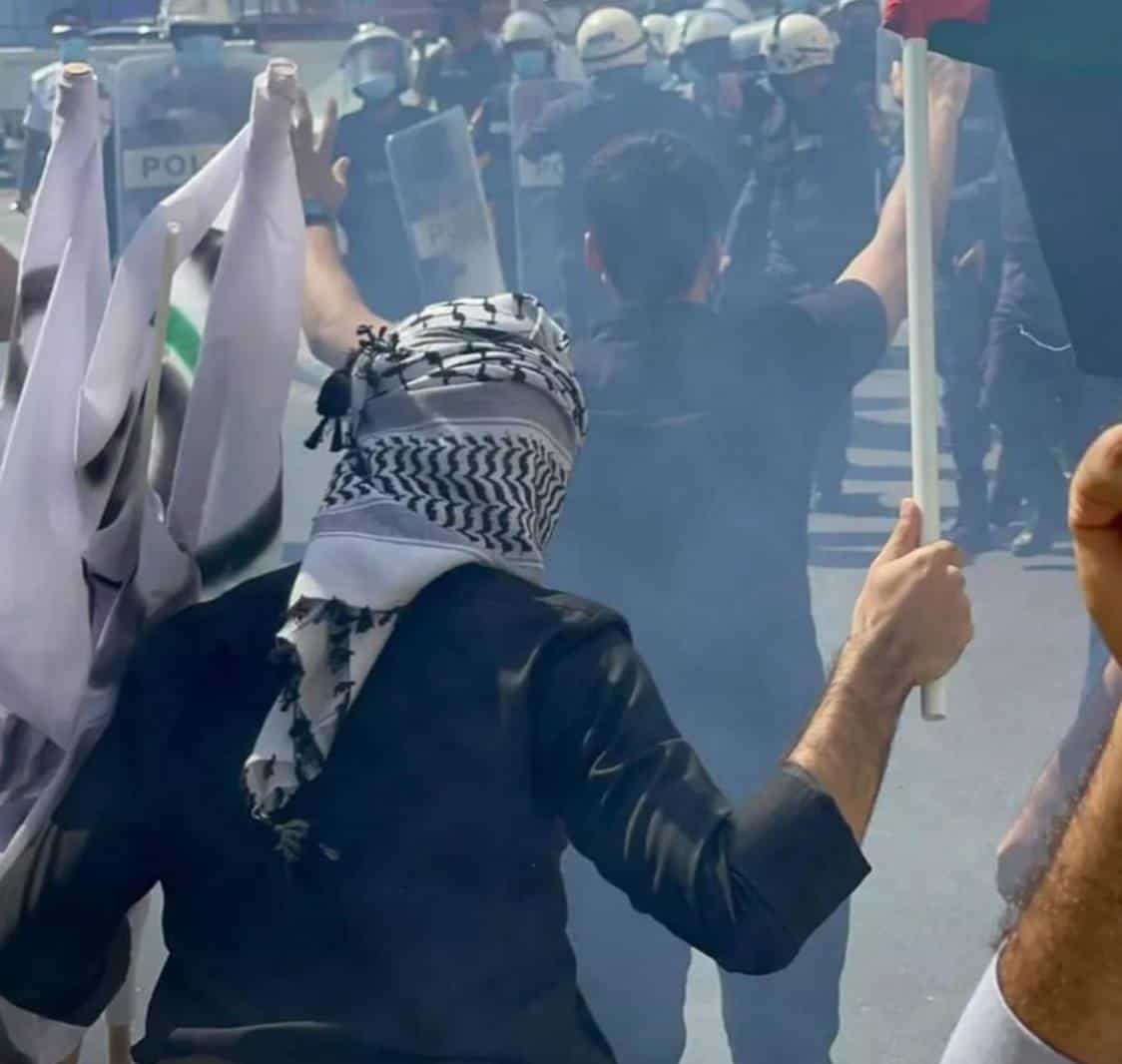 الأمن البحريني يقمع المتظاهرين في محيط السفارة الاسراائيلية بالمنامة