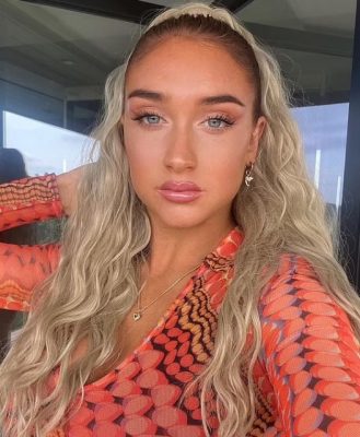 ابنة بول سكولز