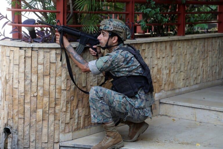 اشتباكات بيروت تنذر بعودة شبح الحرب الأهلية الى لبنان watanserb.com