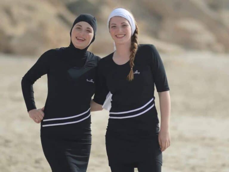 الحرية على مقياس “ساركوزي”: المسلمة التي ترتدي “البوركيني” تستفزنا! | القصة الكاملة البوركيني watanserb.com