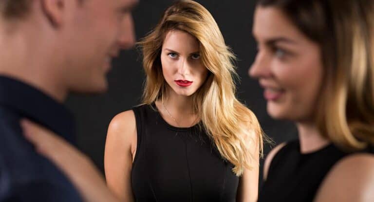 الخيانة watanserb.com